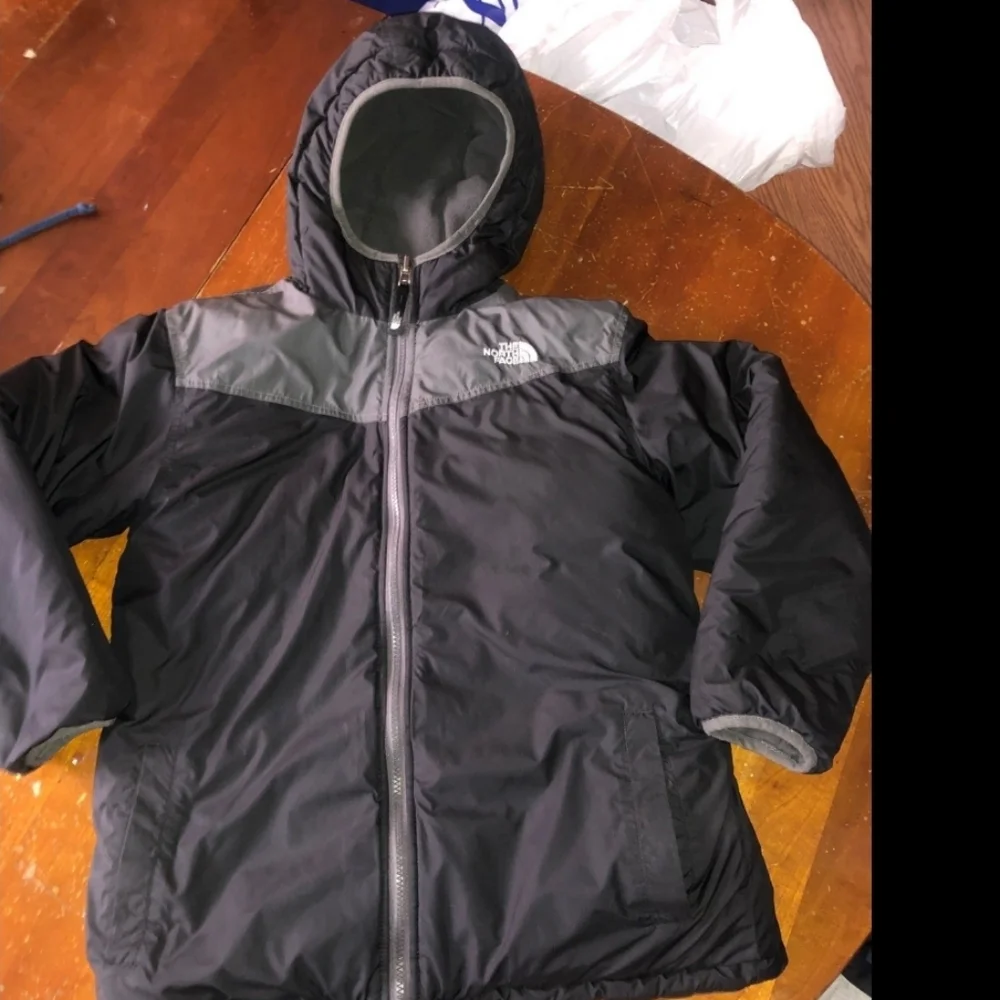 North Face Big Boys Reversible Black/Grey Sz Large  Winter jacket - Picture 2 of 3